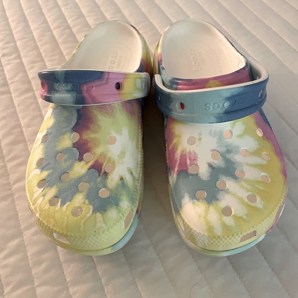 Platform crocs size 5 w